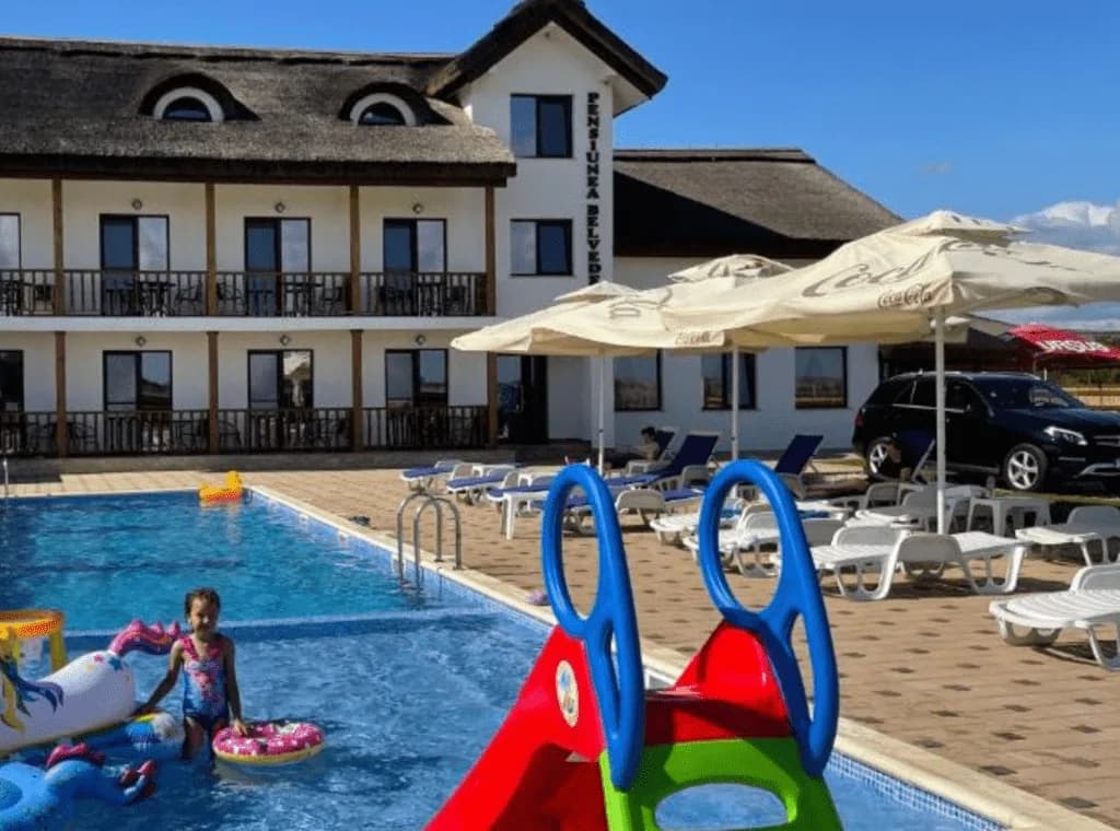 Camere cu vedere la Lacul Murighiol, piscină încălzită și pește gătit pe loc