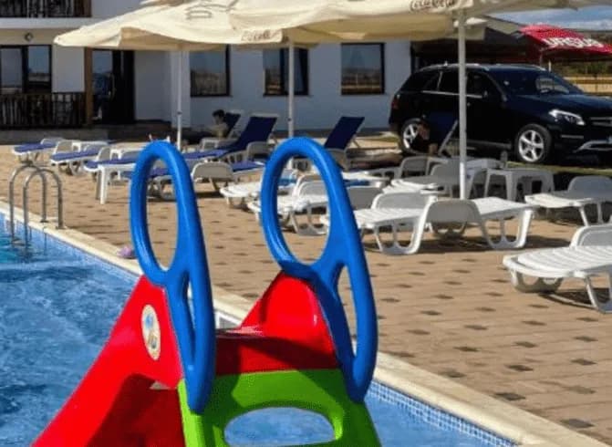 Piscina și zona de agrement